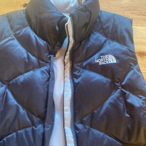 The North Face Charcoal Puffer Vest🌺Medium